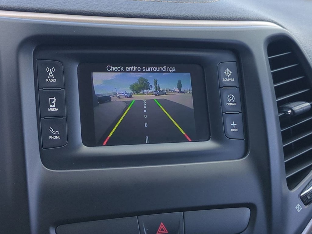Thumbnail: 2016 Jeep Cherokee - 31