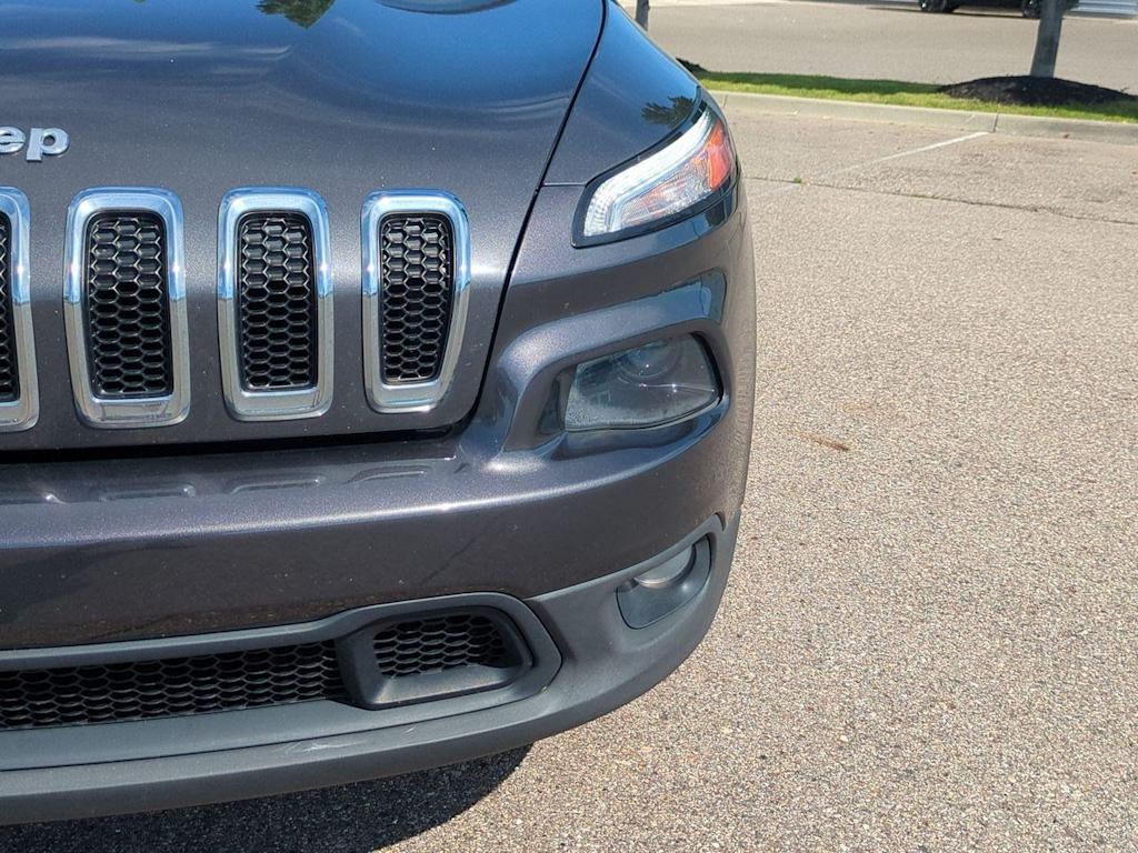 Thumbnail: 2016 Jeep Cherokee - 23