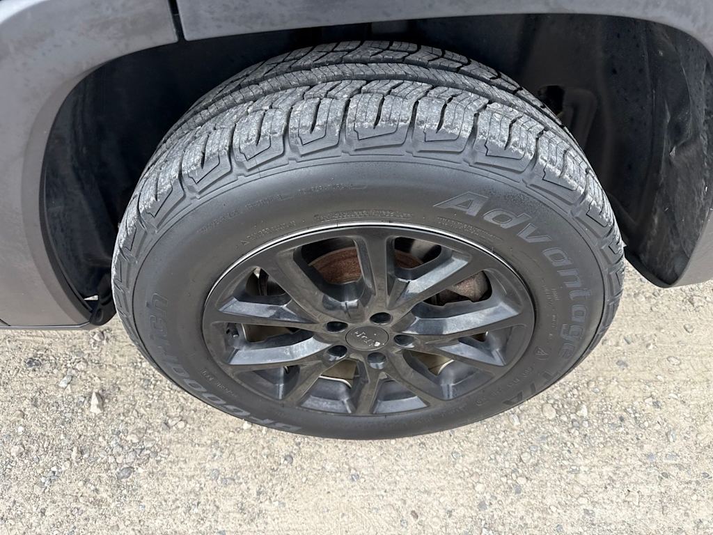 Thumbnail: 2015 Jeep Cherokee - 17