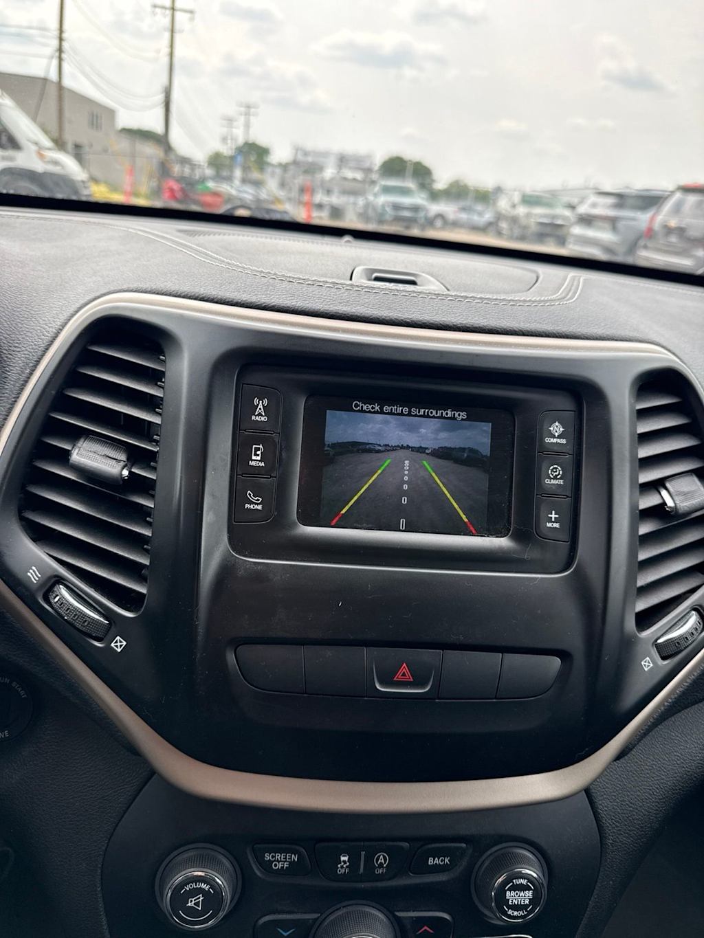 Thumbnail: 2015 Jeep Cherokee - 10