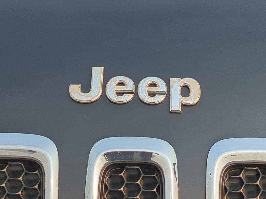 Thumbnail: 2015 Jeep Cherokee - 7