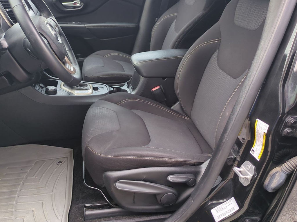 Thumbnail: 2015 Jeep Cherokee - 10