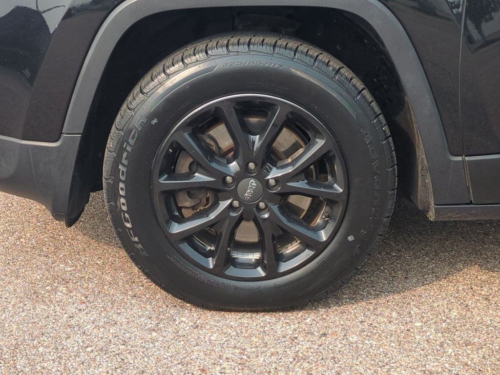Thumbnail: 2015 Jeep Cherokee - 8
