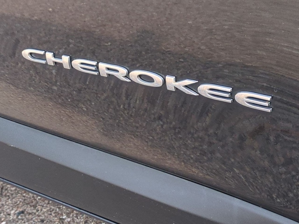 Thumbnail: 2015 Jeep Cherokee - 24