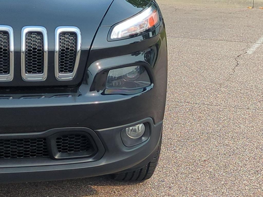 Thumbnail: 2015 Jeep Cherokee - 23