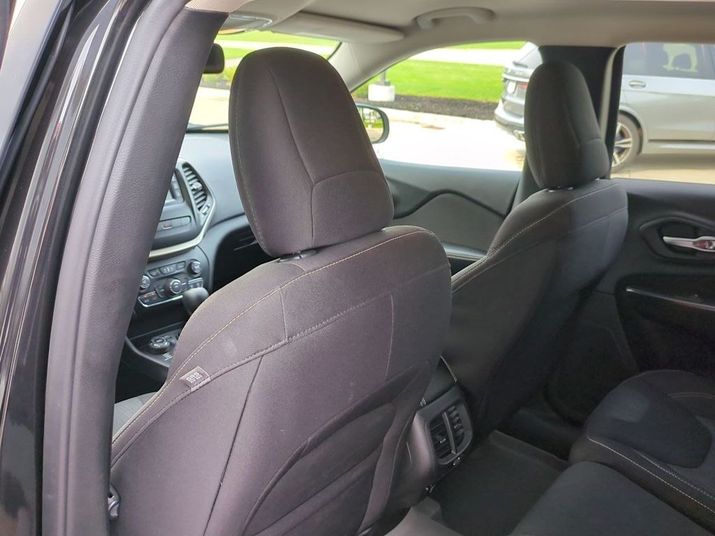 Thumbnail: 2015 Jeep Cherokee - 12