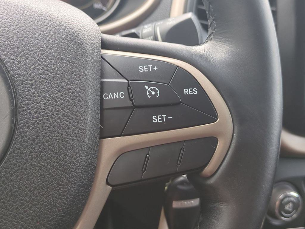 Thumbnail: 2015 Jeep Cherokee - 29