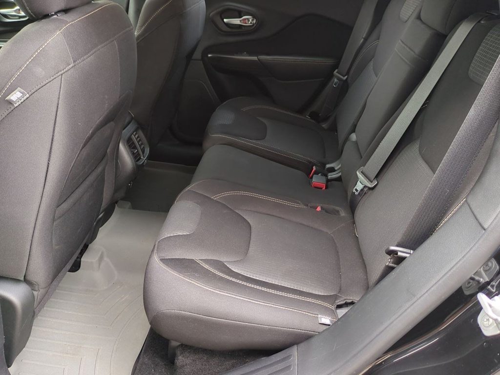 Thumbnail: 2015 Jeep Cherokee - 26