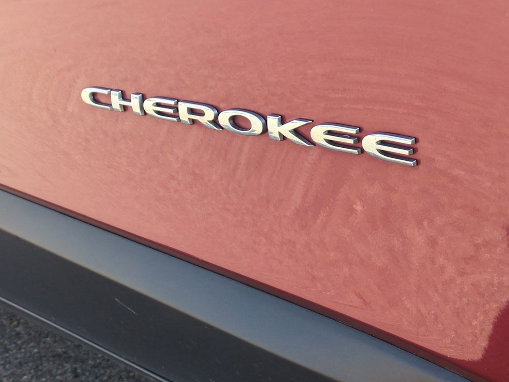 Thumbnail: 2016 Jeep Cherokee - 7