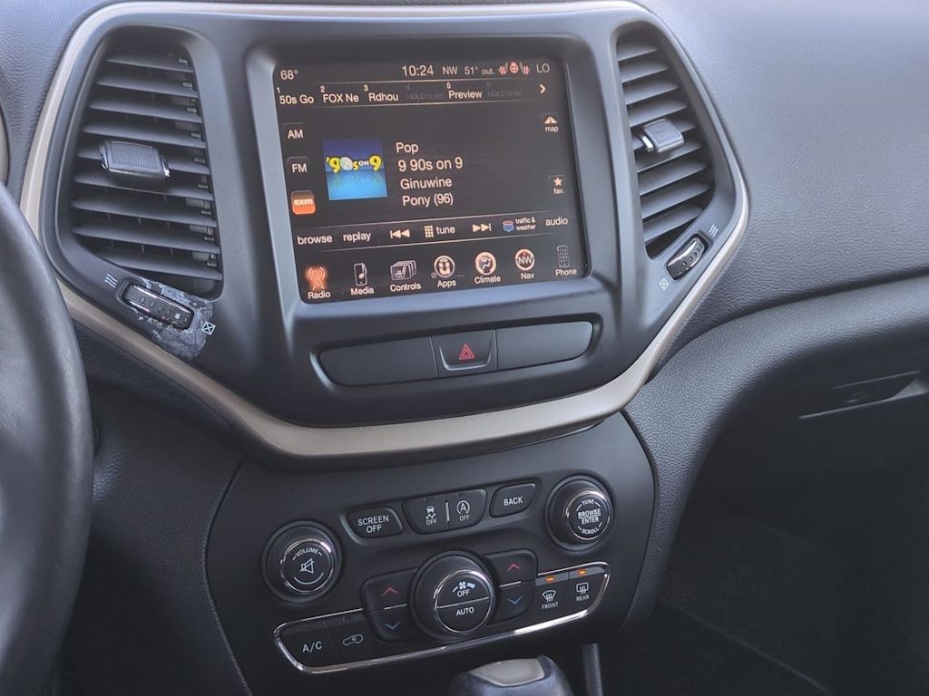 Thumbnail: 2016 Jeep Cherokee - 15