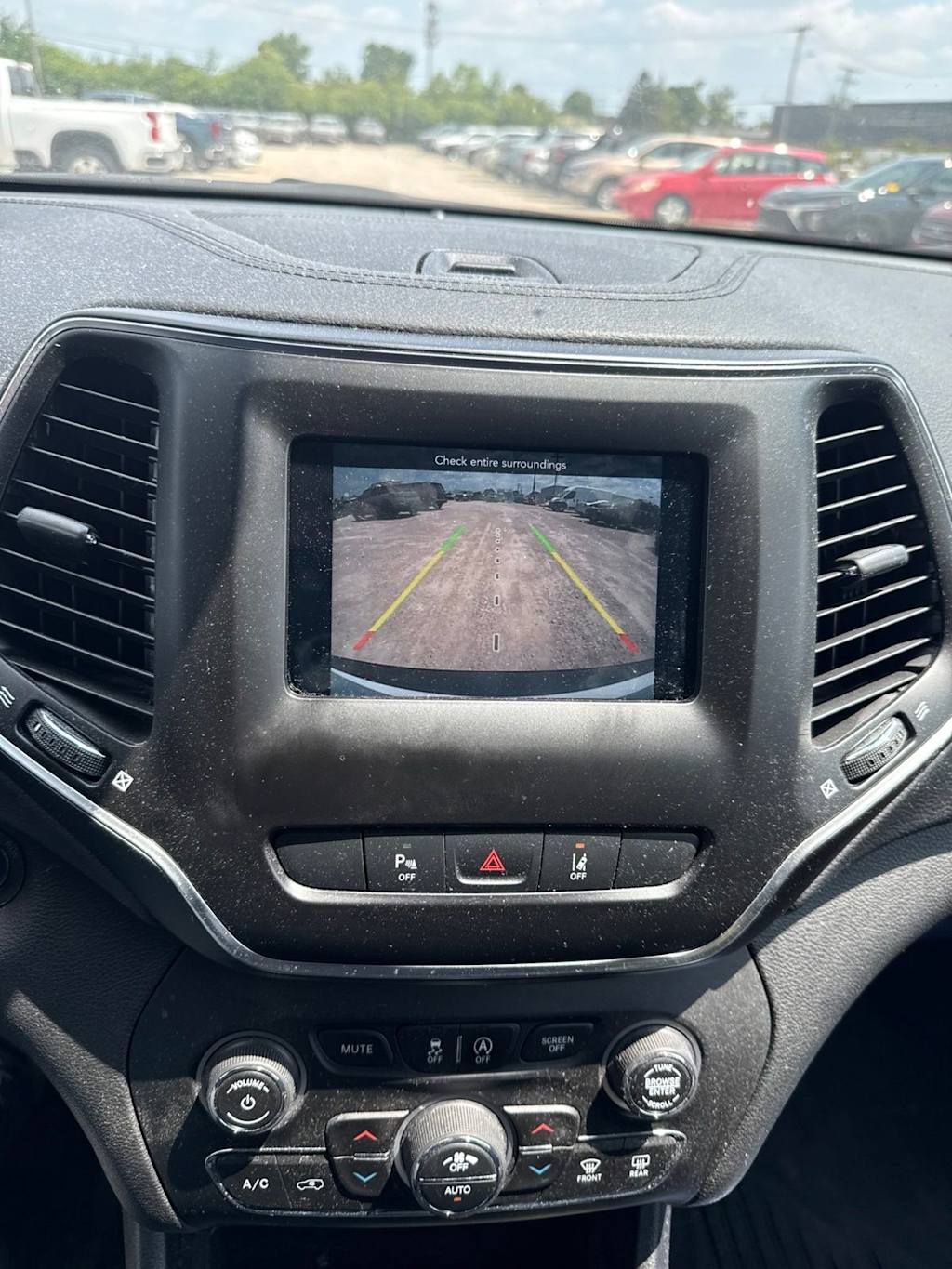 Thumbnail: 2020 Jeep Cherokee - 10