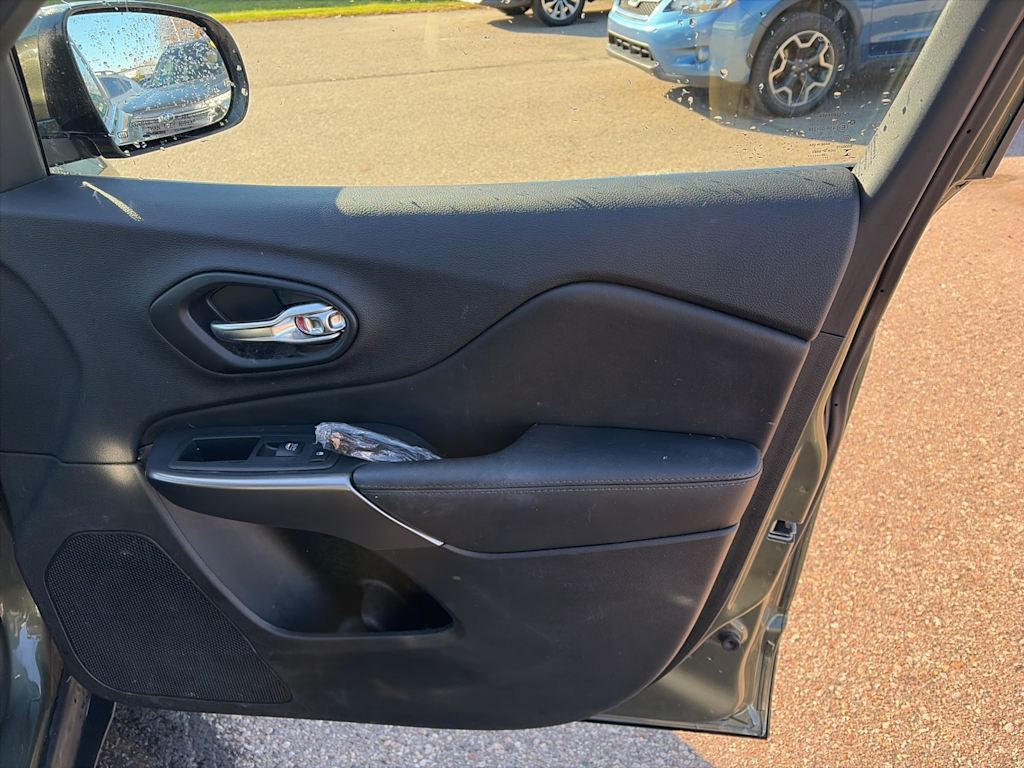 Thumbnail: 2021 Jeep Cherokee - 19