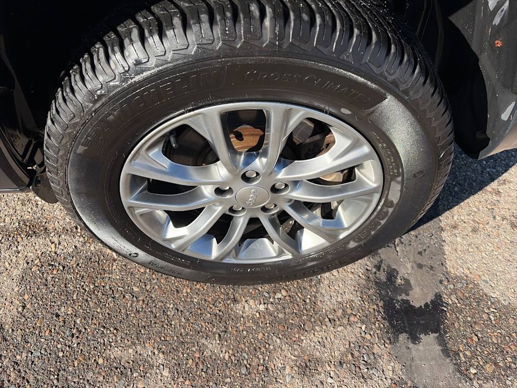 Thumbnail: 2021 Jeep Cherokee - 13