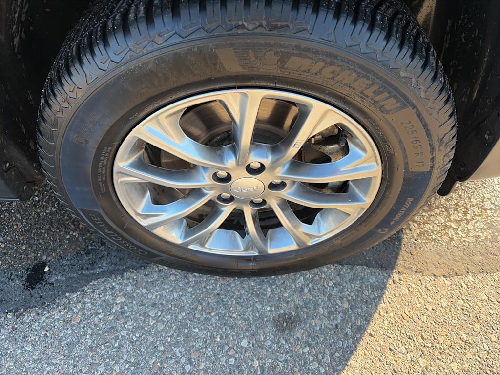 Thumbnail: 2021 Jeep Cherokee - 14