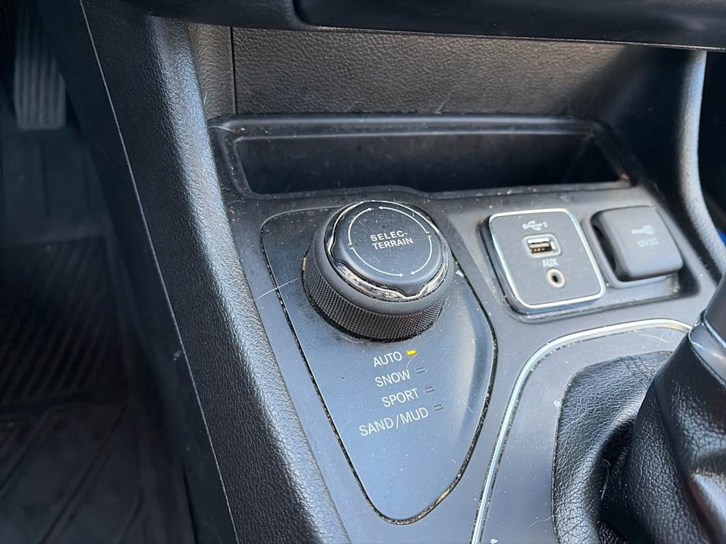 Thumbnail: 2021 Jeep Cherokee - 7