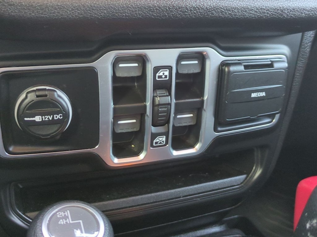 Thumbnail: 2024 Jeep Wrangler - 33