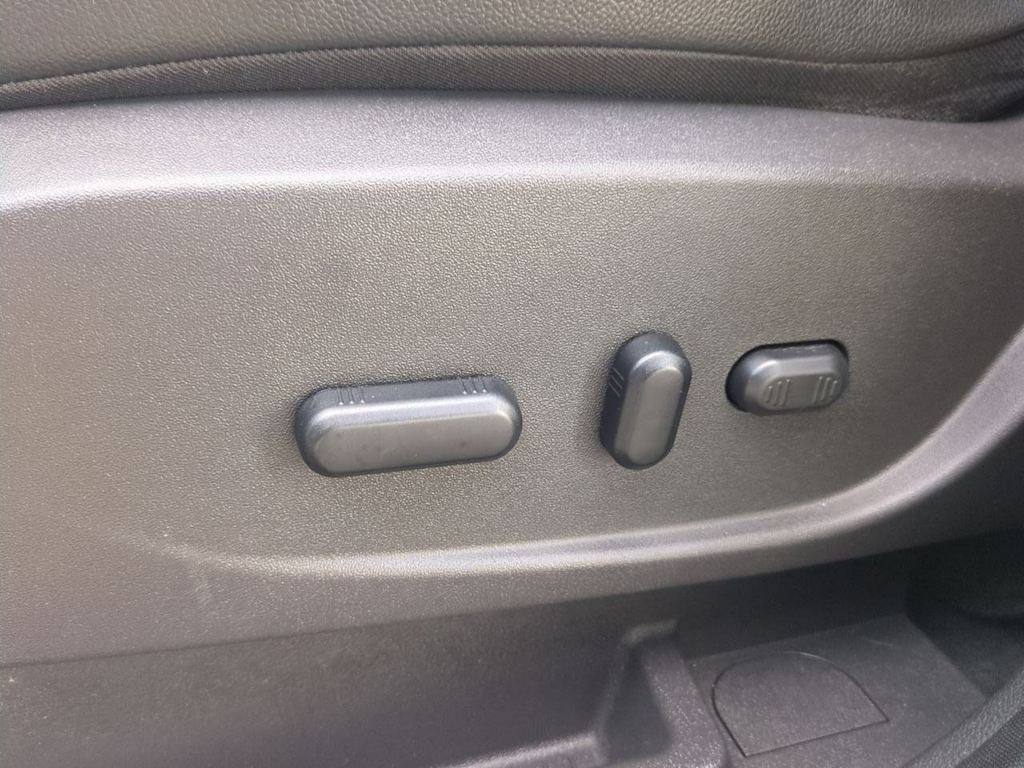 Thumbnail: 2013 Ford Escape - 25