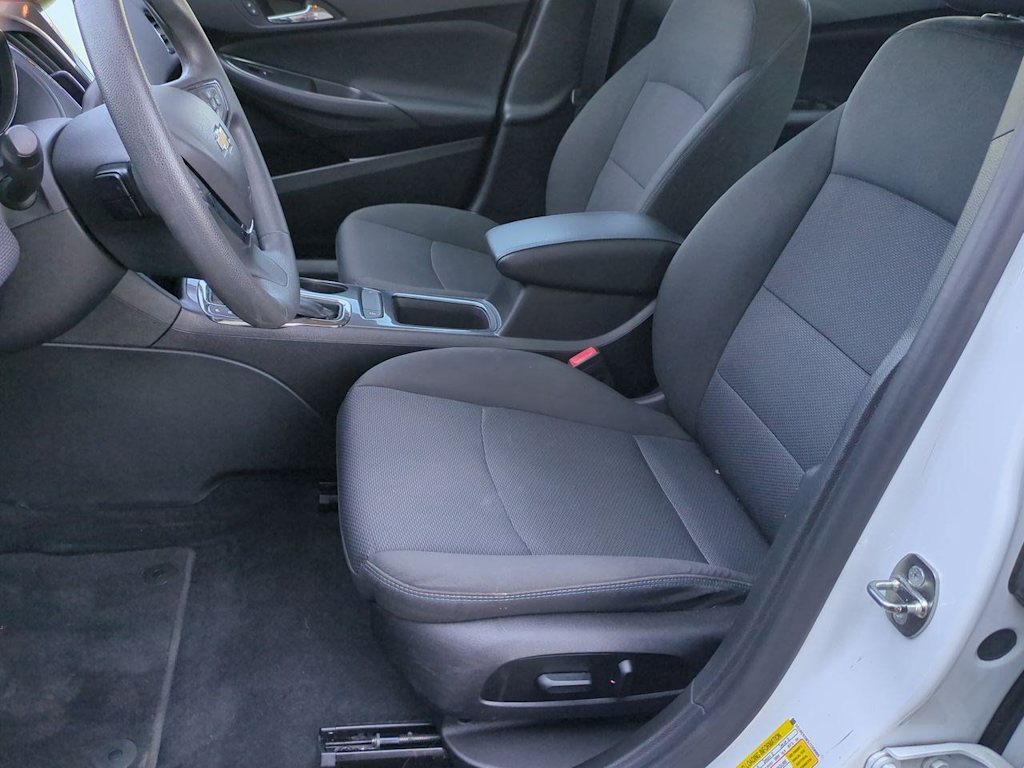 Thumbnail: 2018 Chevrolet Cruze - 10