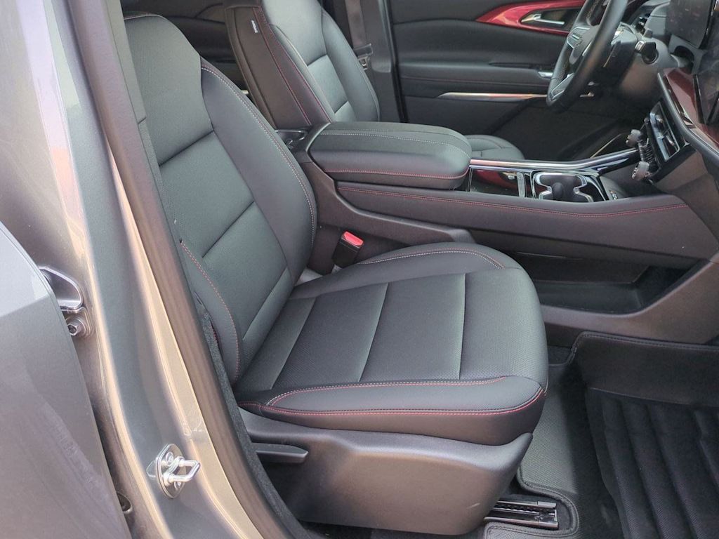 Thumbnail: 2025 Chevrolet Traverse - 28