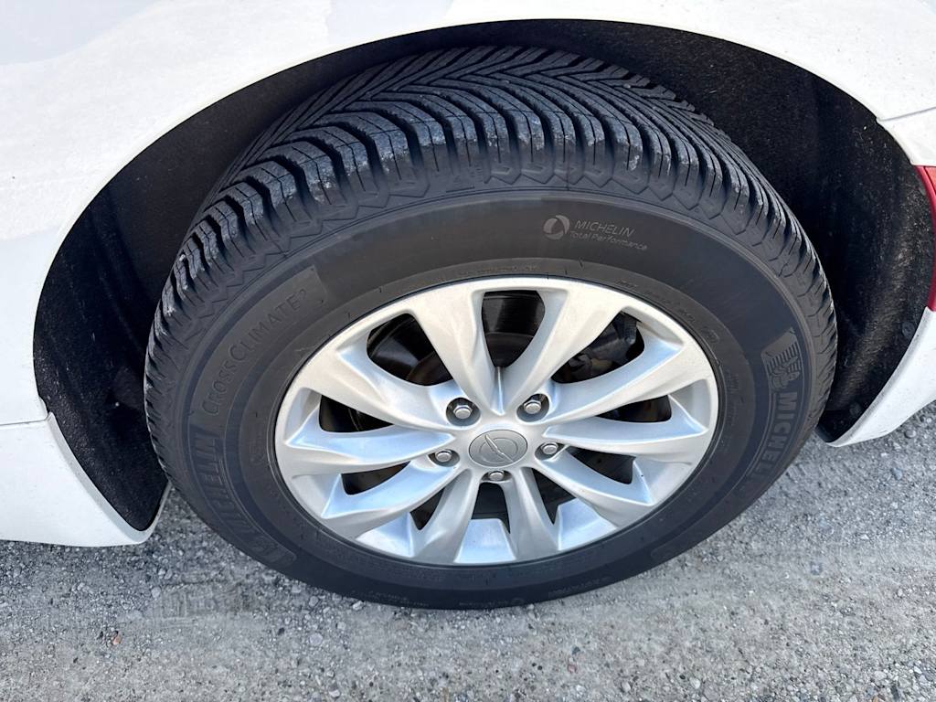 Thumbnail: 2017 Chrysler Pacifica - 18