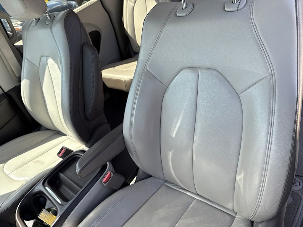 Thumbnail: 2017 Chrysler Pacifica - 9