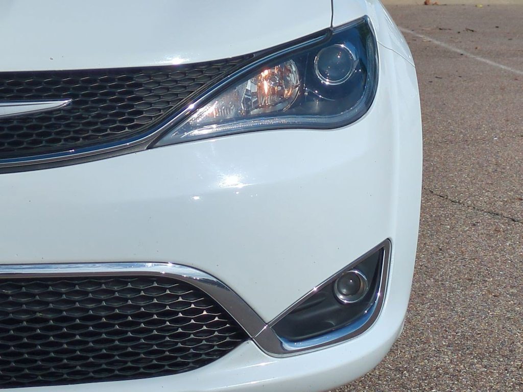 Thumbnail: 2017 Chrysler Pacifica - 22