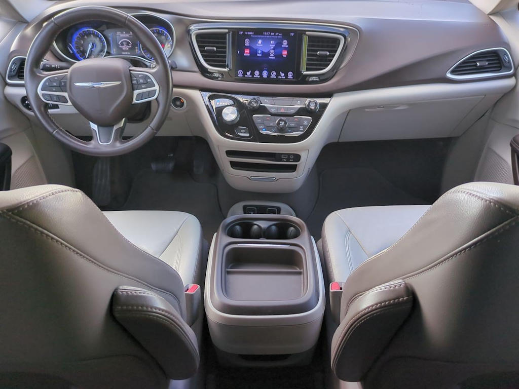 Thumbnail: 2017 Chrysler Pacifica - 9