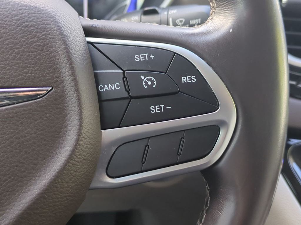 Thumbnail: 2017 Chrysler Pacifica - 28