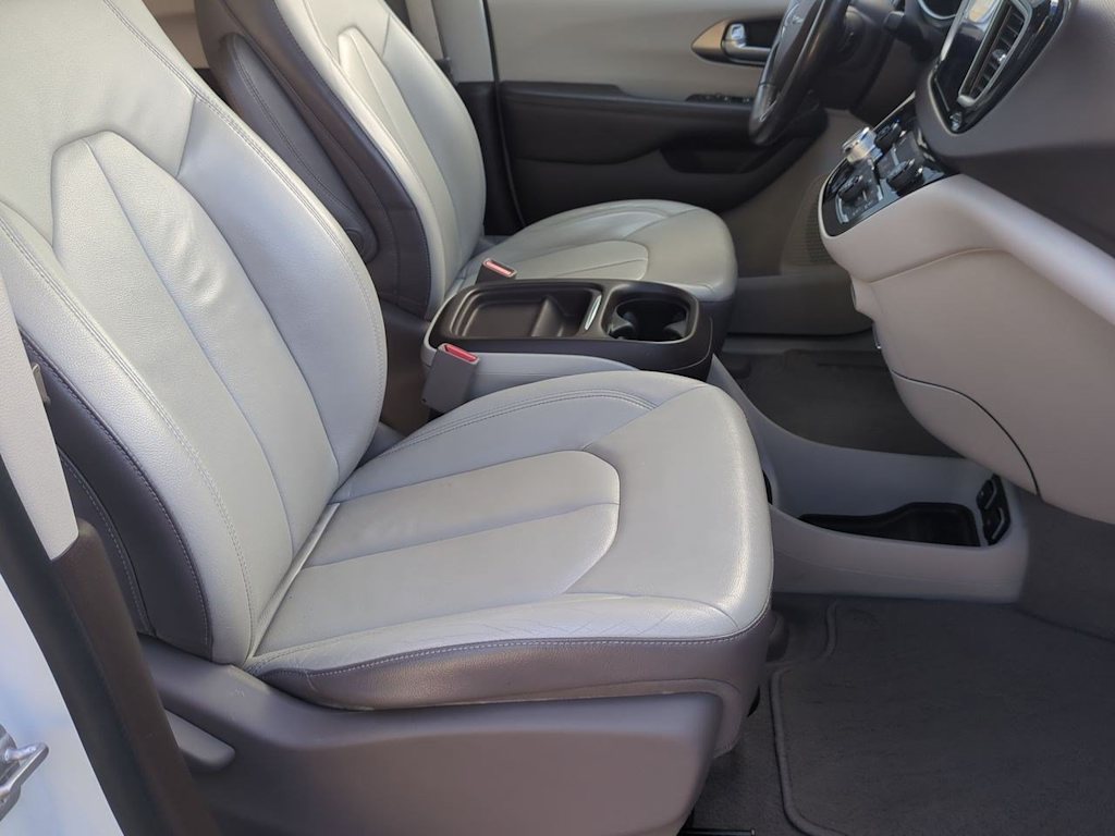 Thumbnail: 2017 Chrysler Pacifica - 11