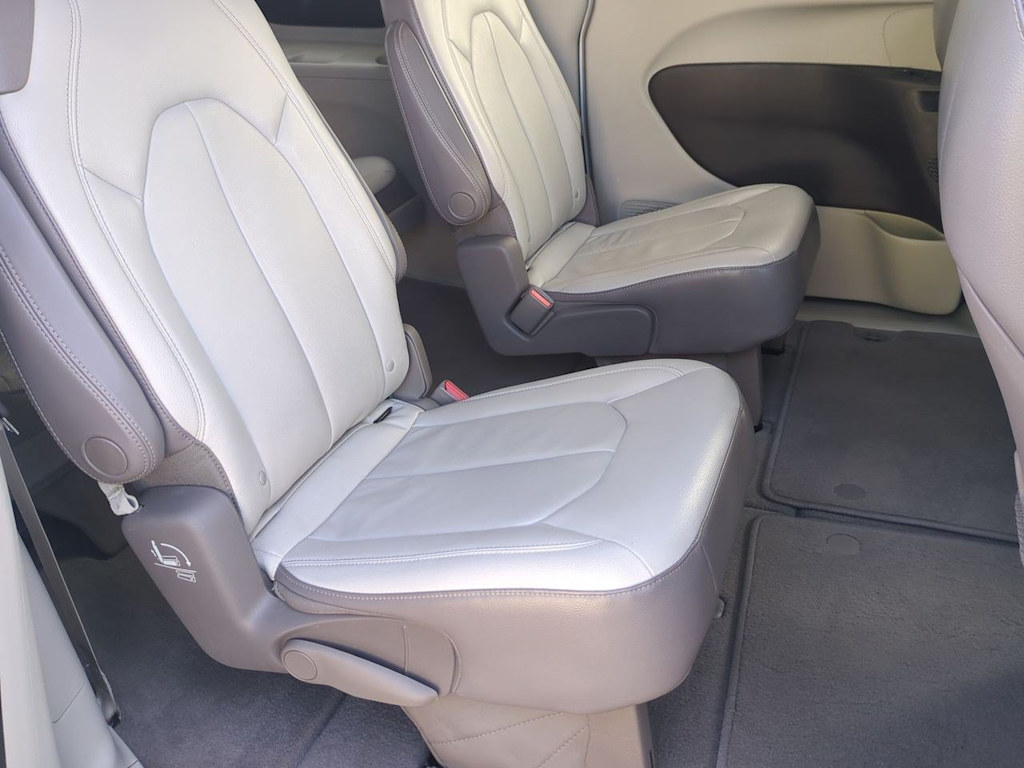 Thumbnail: 2017 Chrysler Pacifica - 26