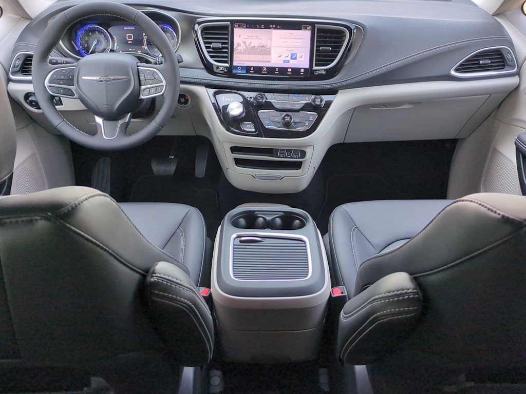 Thumbnail: 2024 Chrysler Pacifica - 9