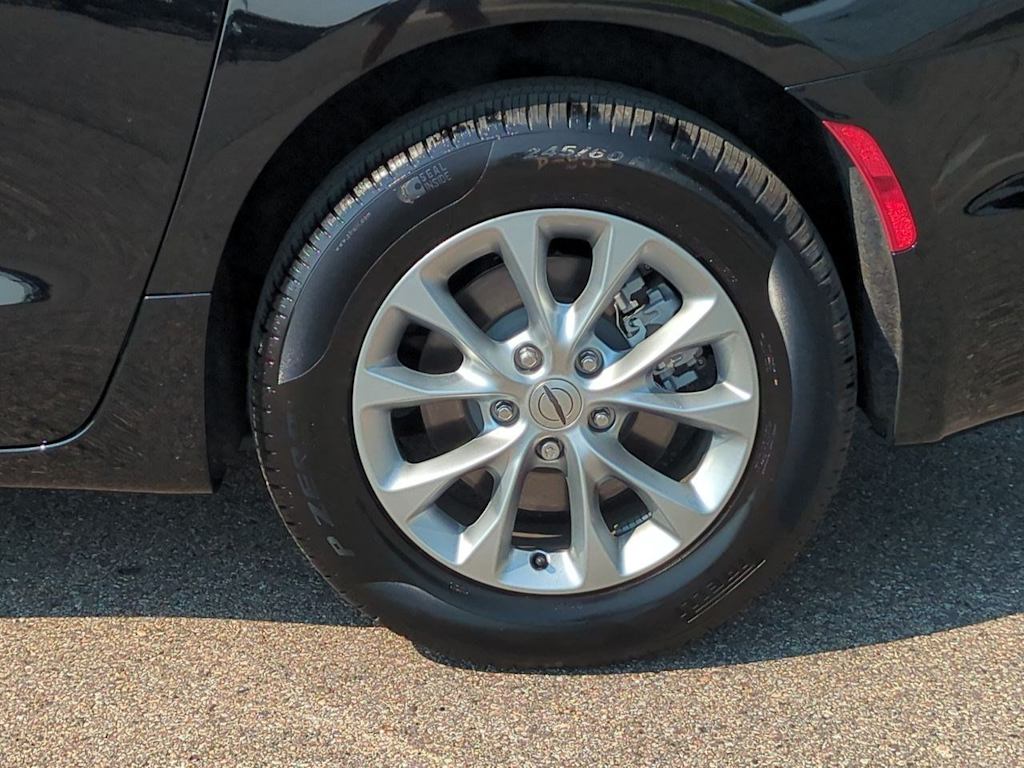 Thumbnail: 2024 Chrysler Pacifica - 8