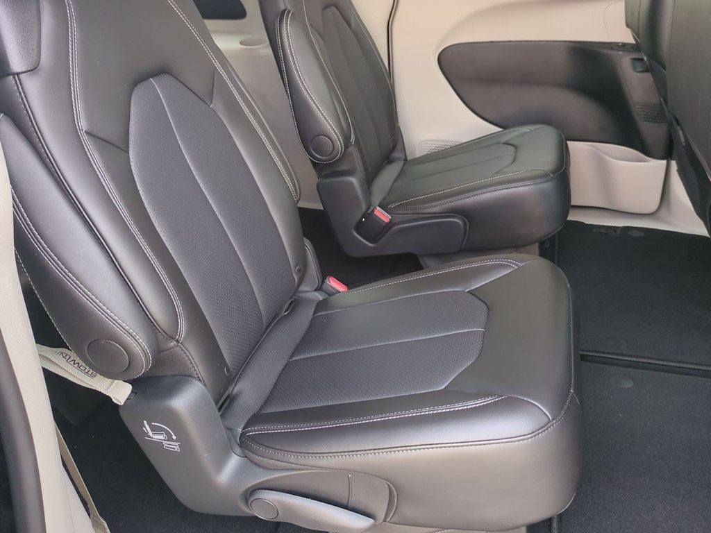 Thumbnail: 2024 Chrysler Pacifica - 24