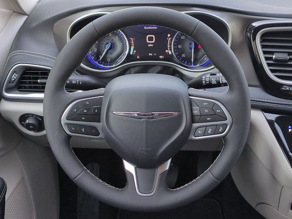 Thumbnail: 2024 Chrysler Pacifica - 13