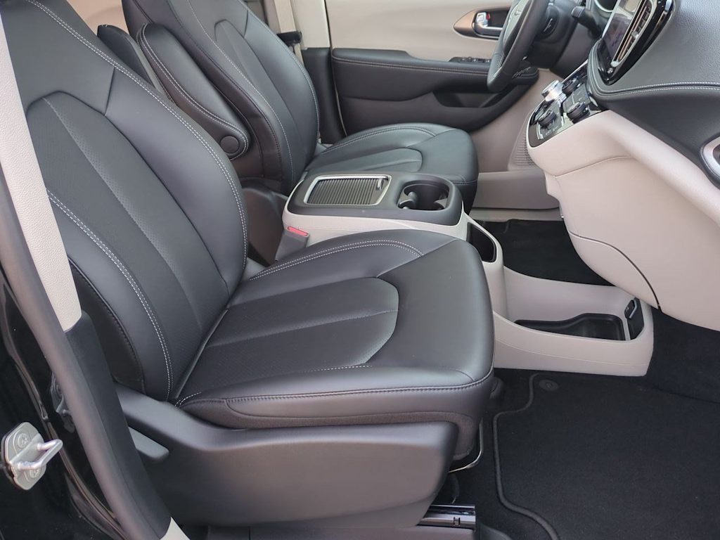 Thumbnail: 2024 Chrysler Pacifica - 27