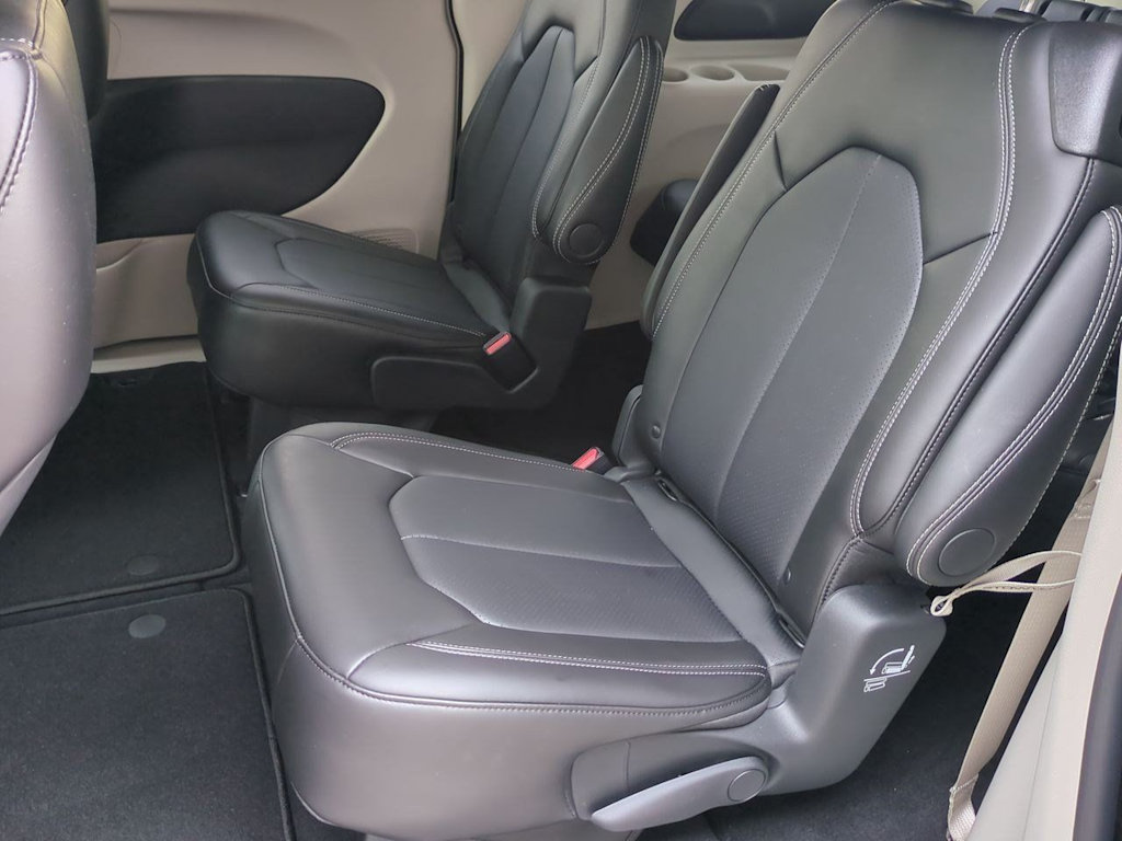 Thumbnail: 2024 Chrysler Pacifica - 12