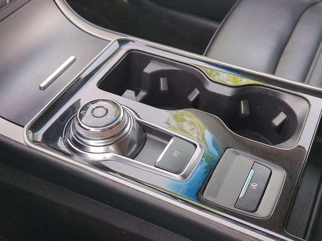 Thumbnail: 2019 Ford Edge - 15