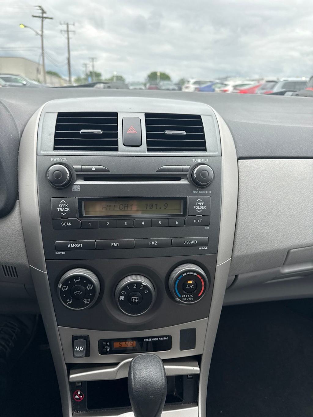 Thumbnail: 2011 Toyota Corolla - 10