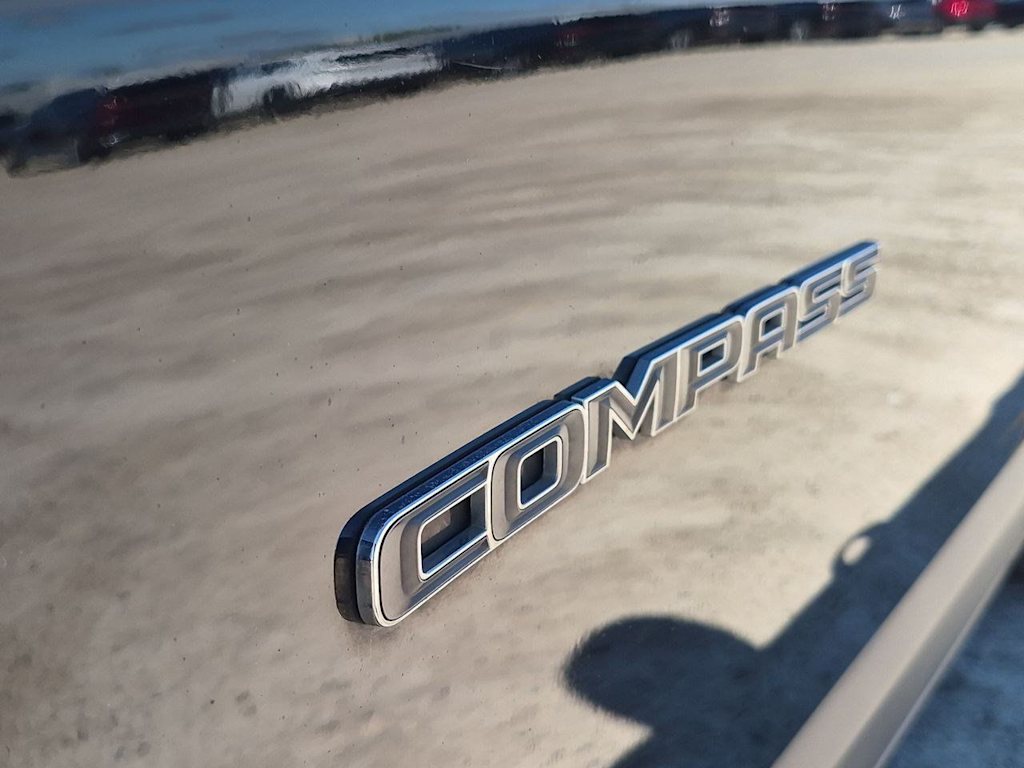 Thumbnail: 2018 Jeep Compass - 17