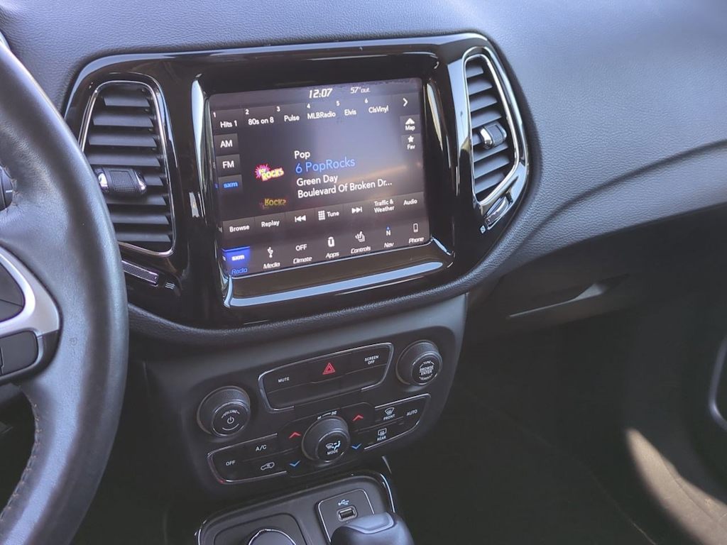 Thumbnail: 2018 Jeep Compass - 14