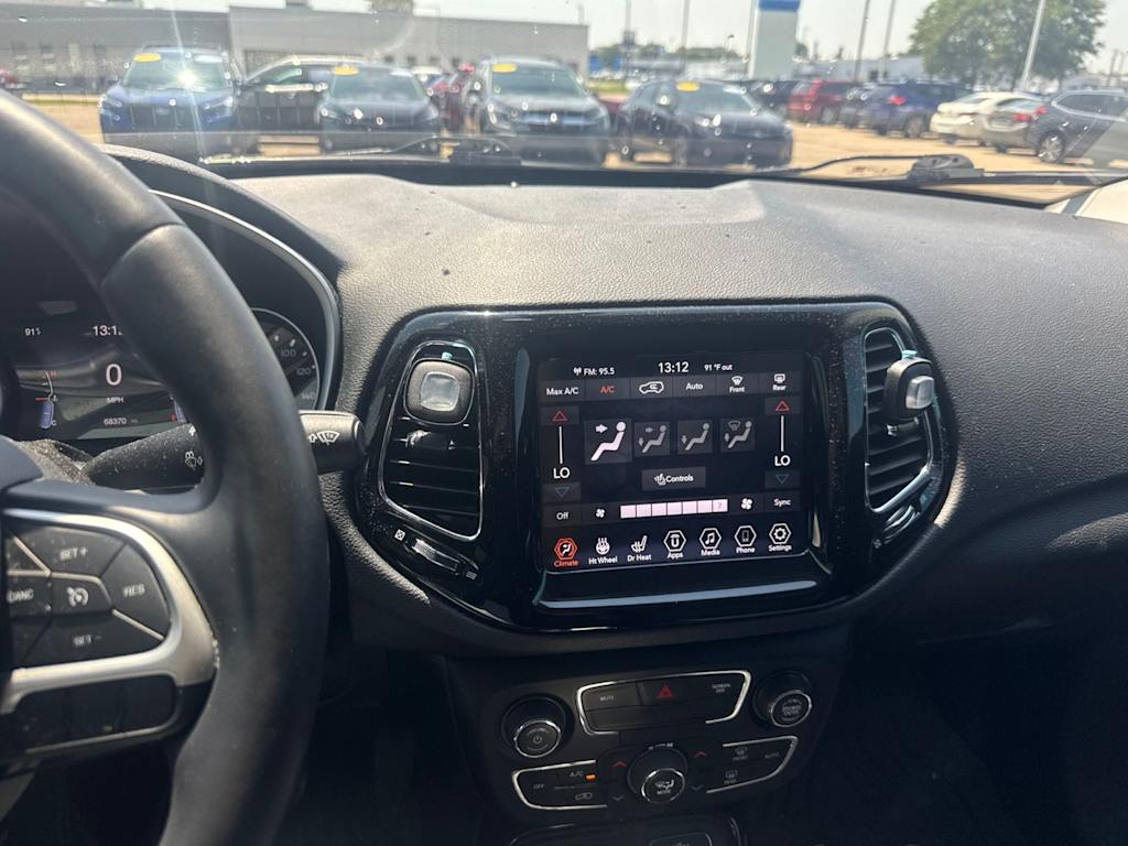 Thumbnail: 2019 Jeep Compass - 9