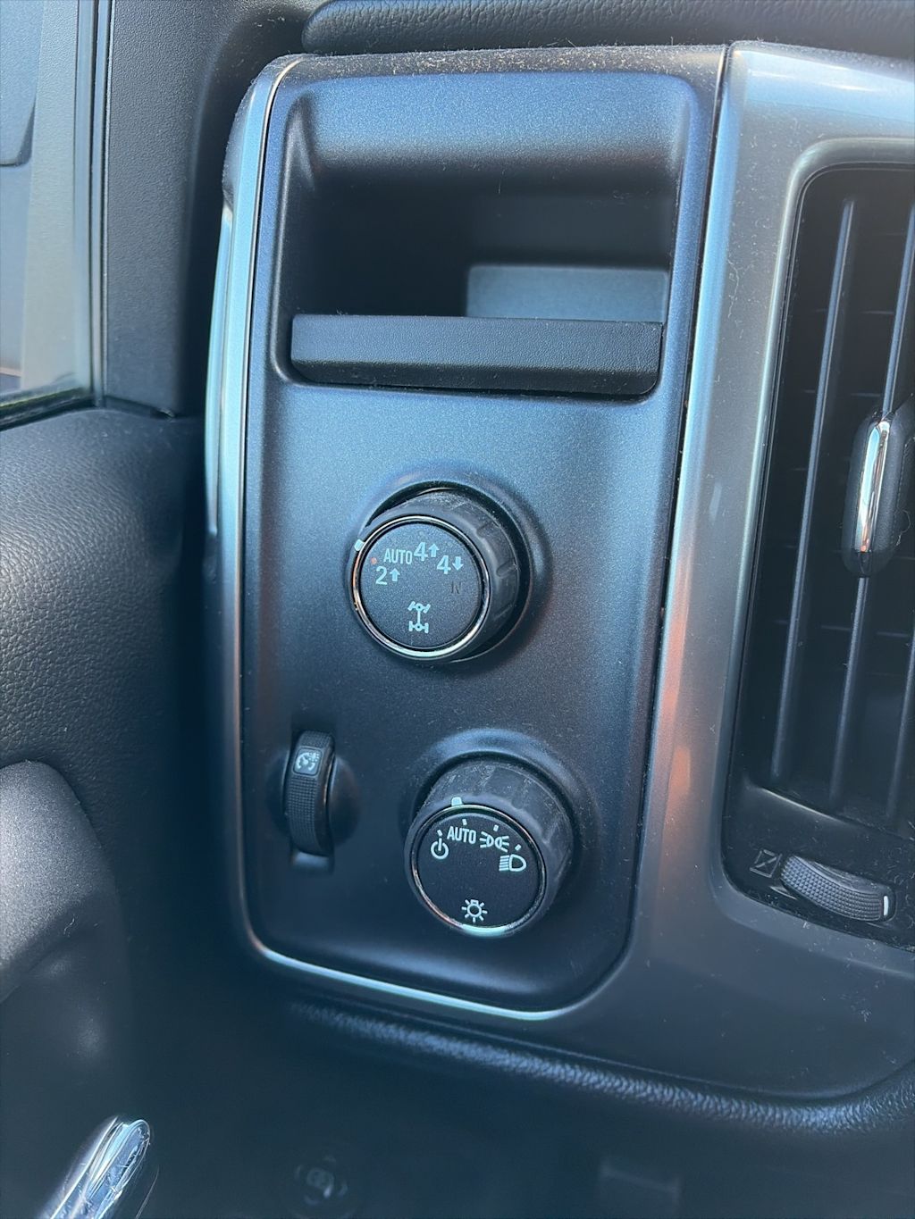 Thumbnail: 2017 Chevrolet Silverado 1500 - 21