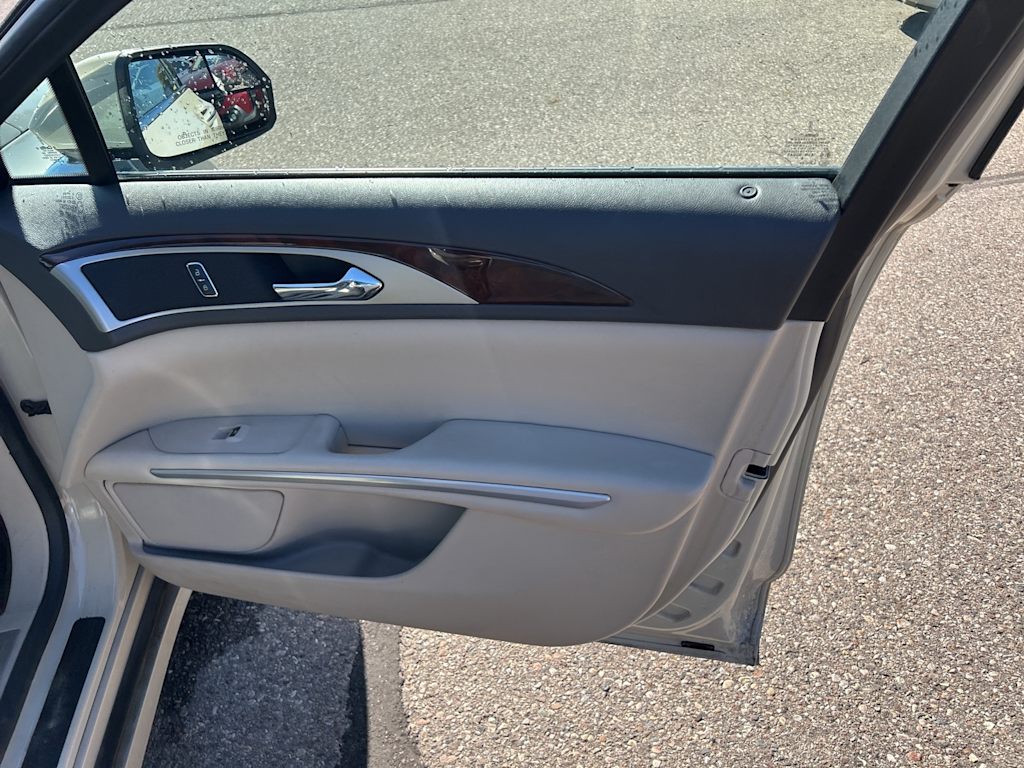 Thumbnail: 2016 Lincoln MKZ - 18