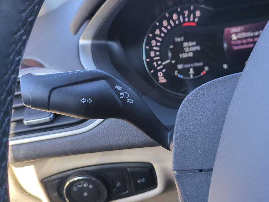 Thumbnail: 2016 Lincoln MKZ - 9