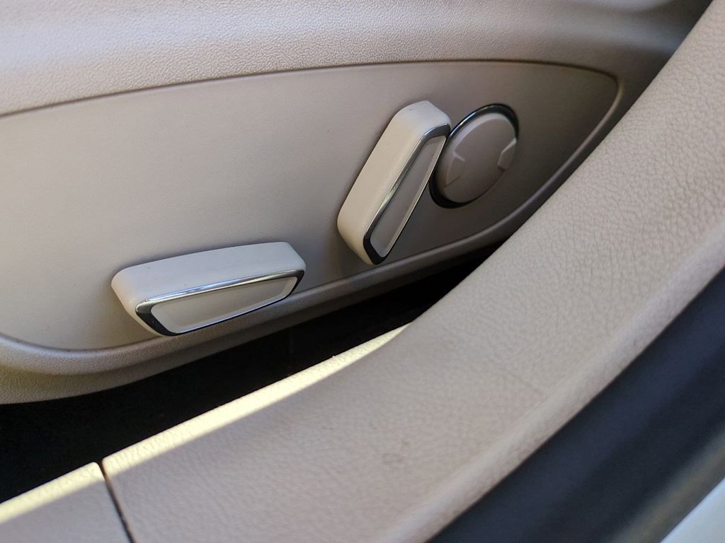 Thumbnail: 2016 Lincoln MKZ - 25