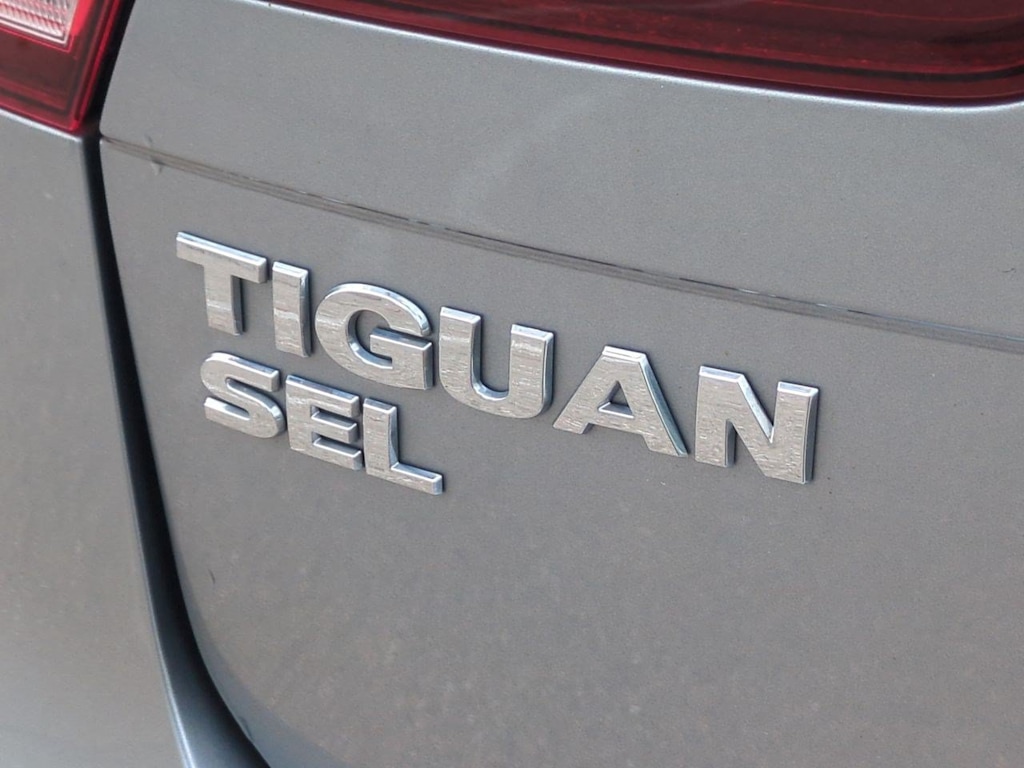 Thumbnail: 2021 Volkswagen Tiguan - 24