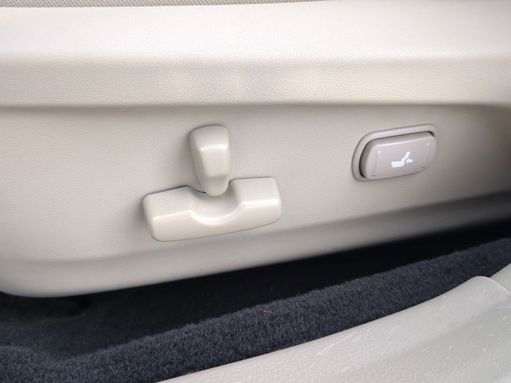 Thumbnail: 2011 Subaru Outback - 25