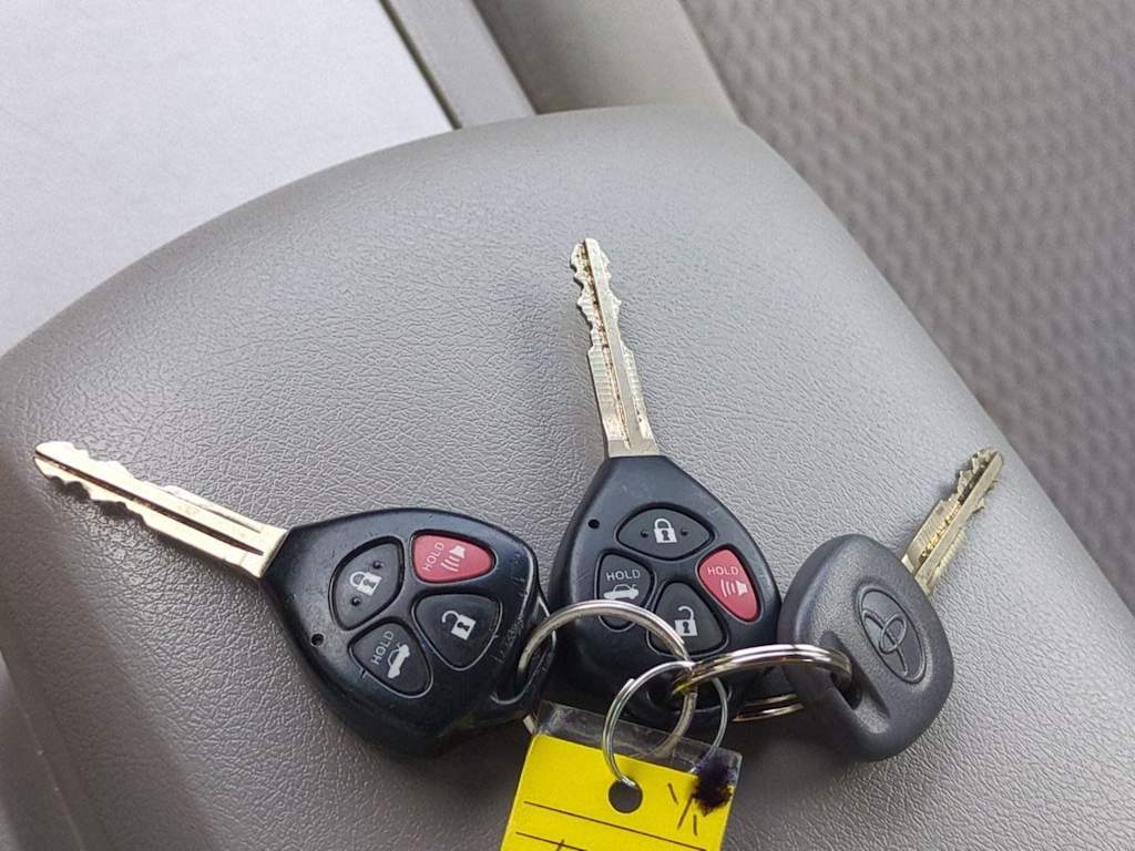 Thumbnail: 2010 Toyota Camry - 17