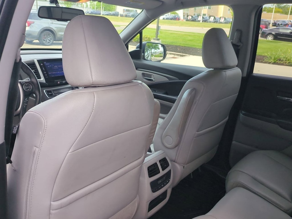 Thumbnail: 2016 Honda Pilot - 12