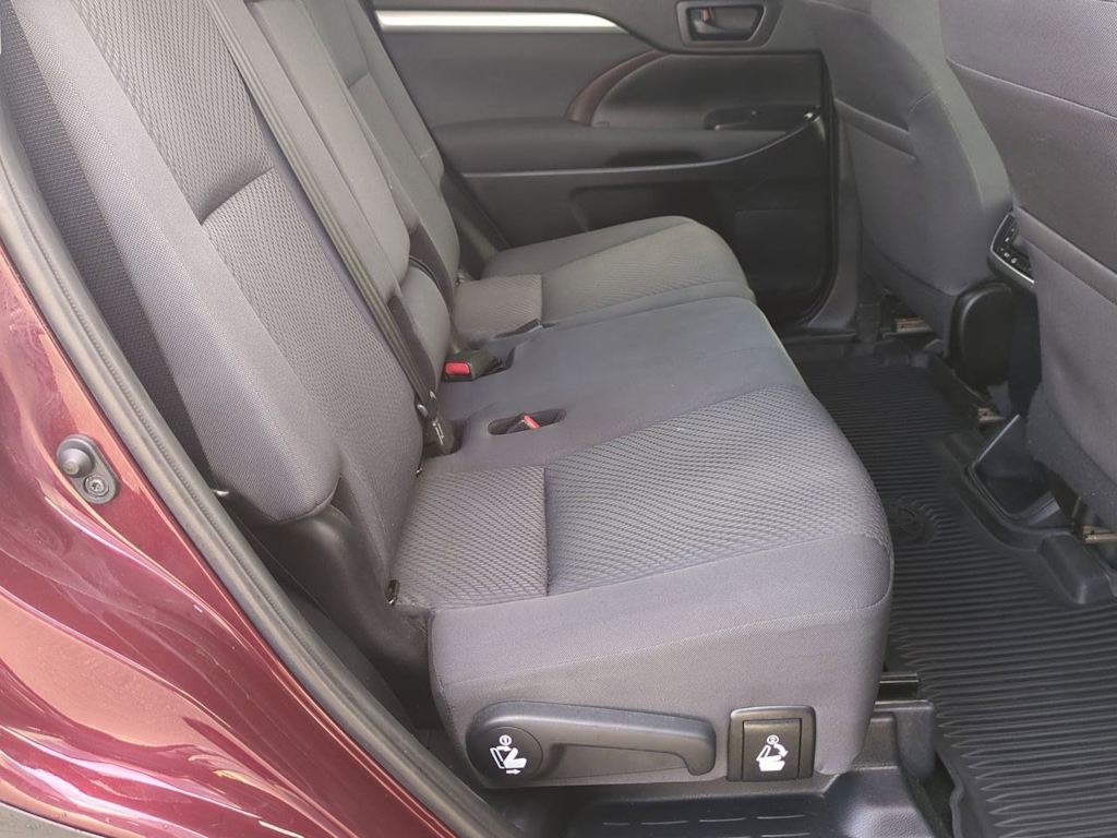 Thumbnail: 2019 Toyota Highlander - 26